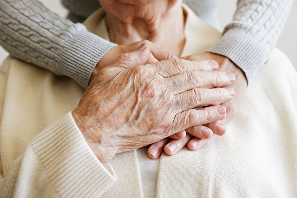what are the warning signs of elder abuse